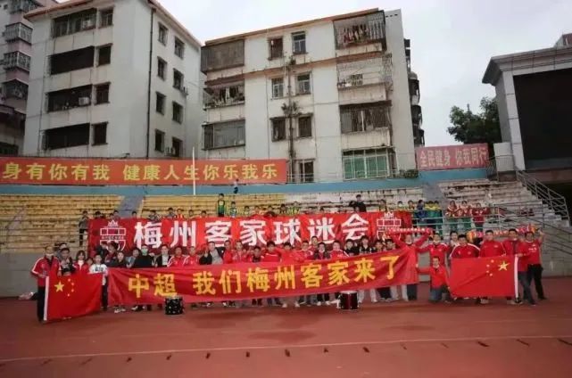 网爆杜海涛沈梦辰领证 恋爱长跑九年 2022-02-17 近日，有网友爆料称16日在长沙开福区民政局偶遇杜海涛沈梦辰领证。